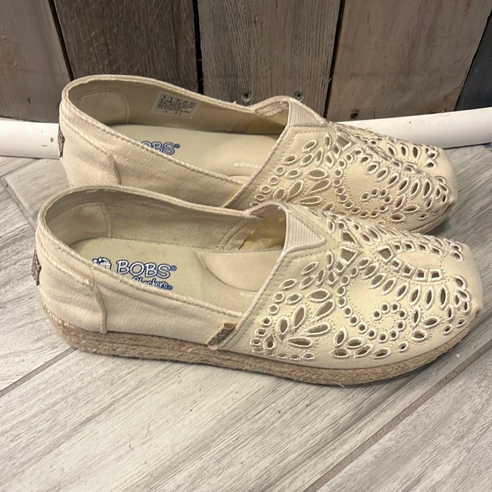 New Cream colored BOBs fits like a 7 / 7.5 if your a bob wearer you know.